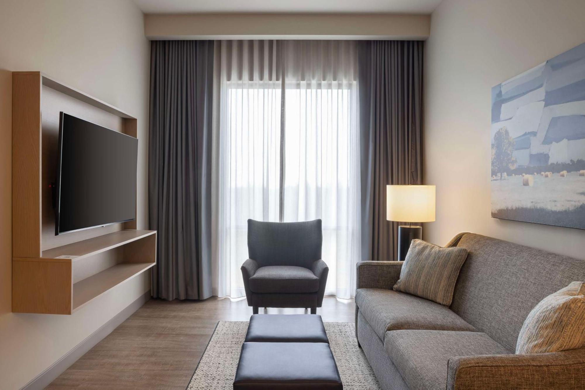 Two-Room King Suite,1557052222:JPEG